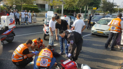 بالصور: إصابة خطيرة لمسن تعرض لحادث دهس في مدينة يافا 